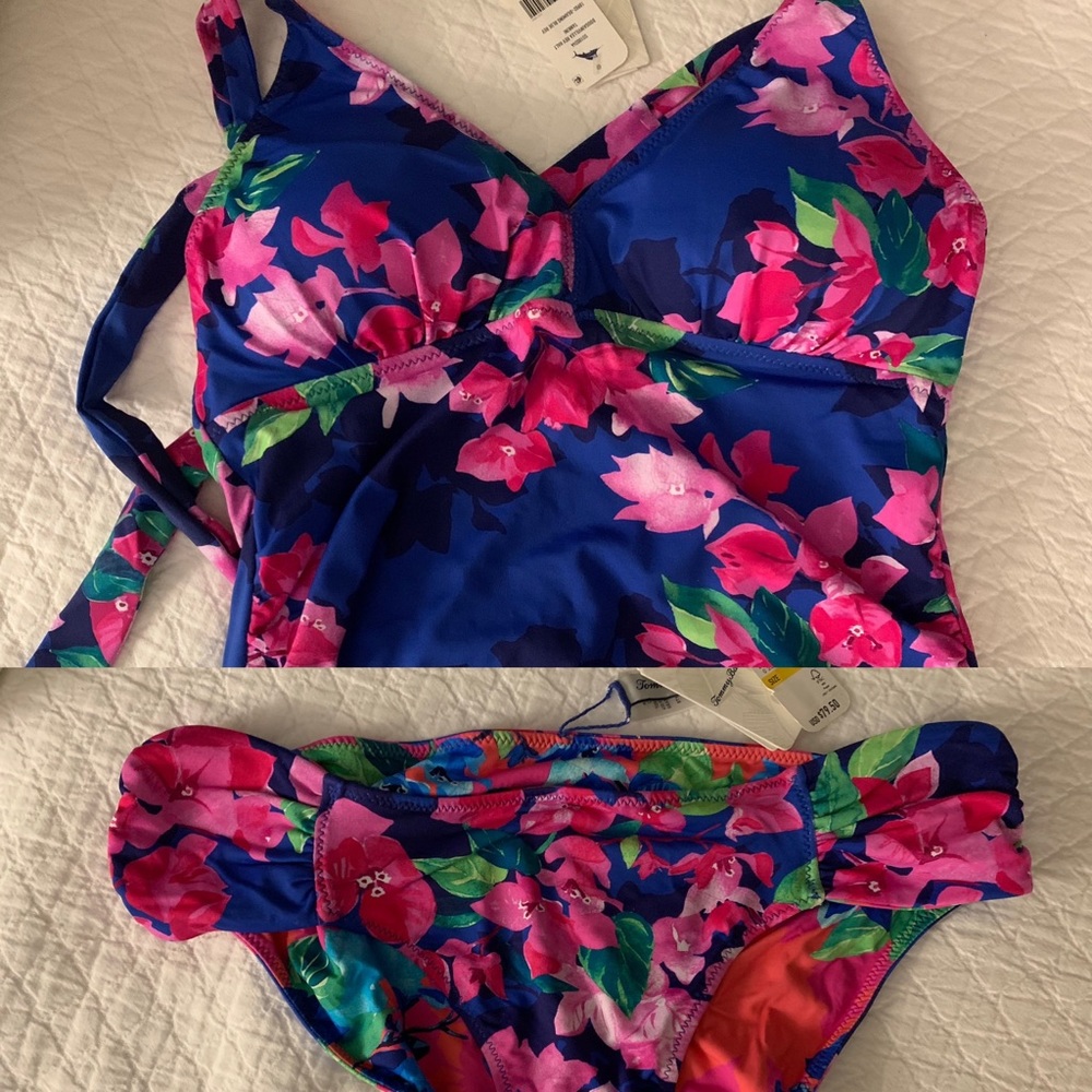 NWT Tommy Bahama Bougainvillea
Reversible Halter Tankini & Hipster Bottoms: Med